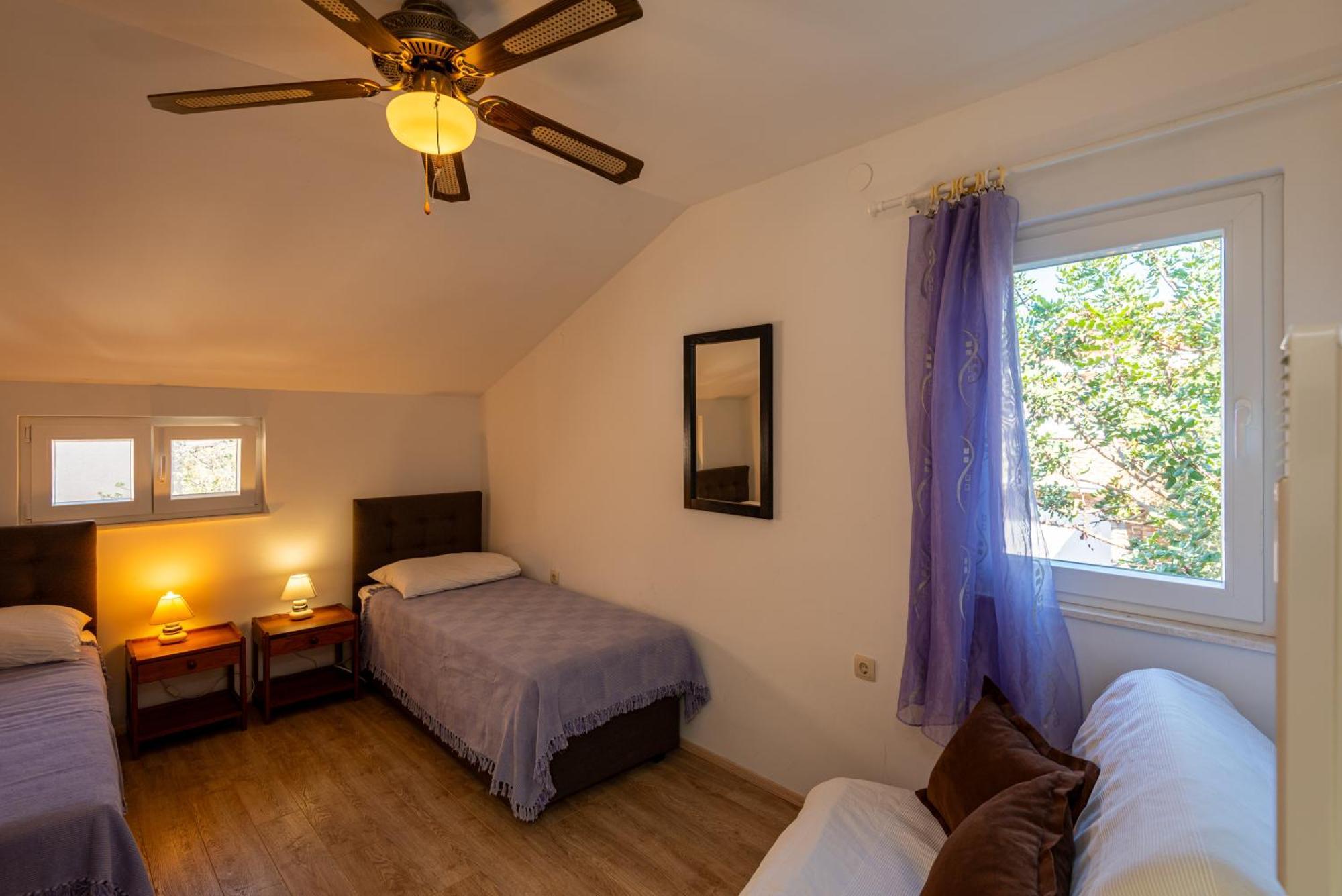 Holiday Home Dolphin ยาดริยา ภายนอก รูปภาพ
